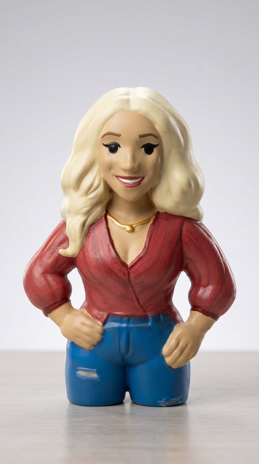 Miniatura caricata de mulher loira de blusa vermelha e jeans, pintada à mão