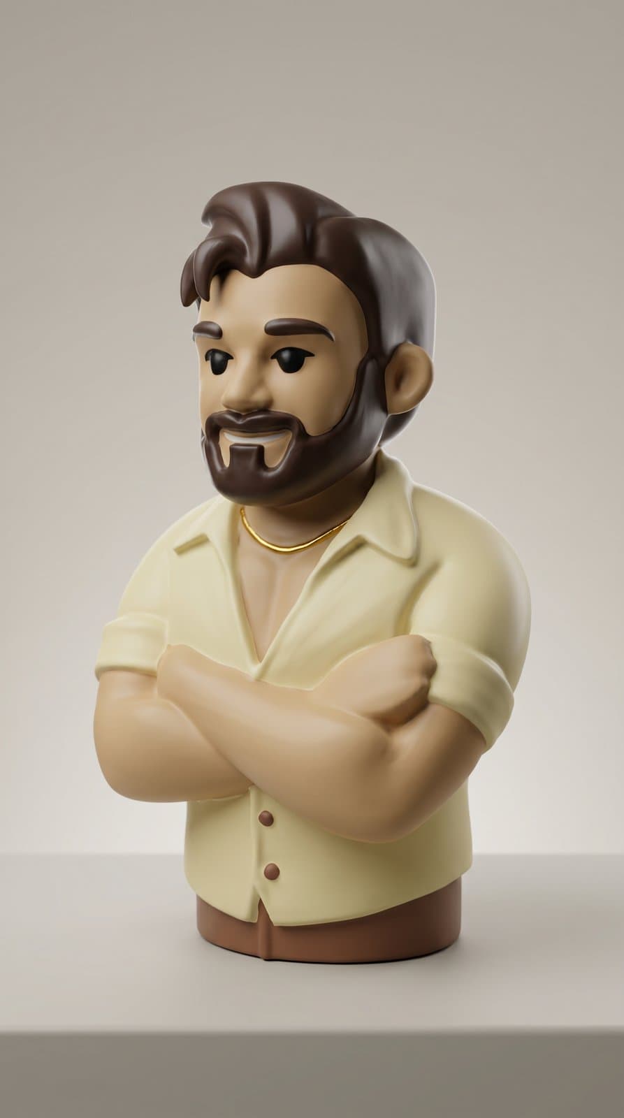 Miniatura caricata de homem de camisa clara, de braços cruzados
